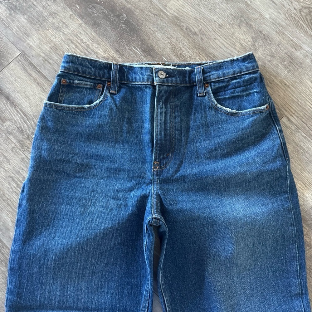 Abercrombie & Fitch Ultra High Rise 90s Straight Jean
Color: DARK - Picture 4 of 7